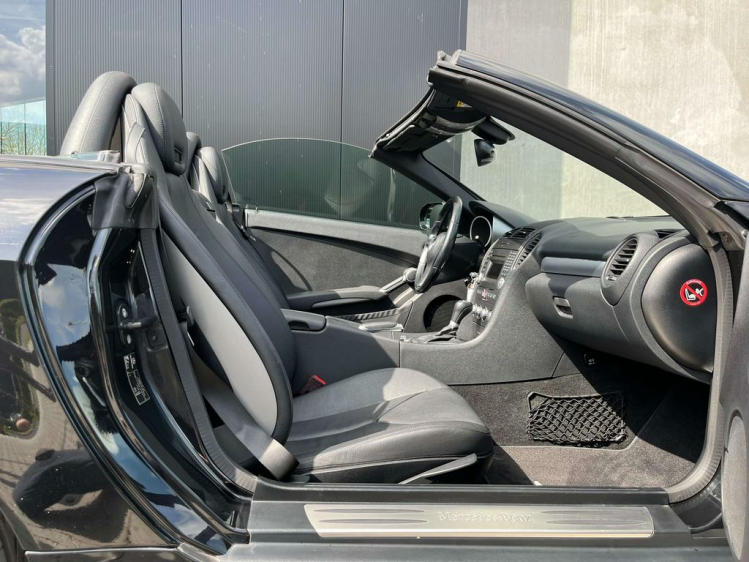 Mercedes-Benz SLK 200 Kompressor Automaat Leder/Gps/19'/Zetelverwarming! Leconte Motors
