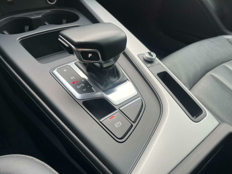 Audi A4 30 TDi S-Tronic LED/Virtual/Leder/Gps/Cruise/PDC.. Leconte Motors