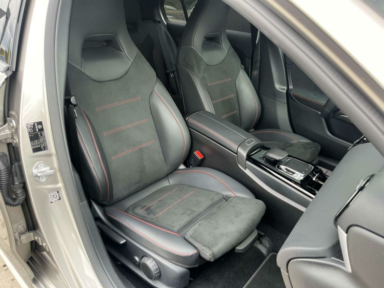 Mercedes-Benz A 250 e PHEV Hybrid AMG-PACK Widescreen/Sfeerverlichting Leconte Motors