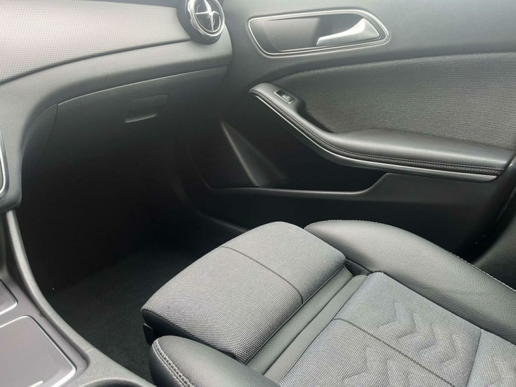 Mercedes-Benz GLA 180 iA DCT LED/Panodak/Leder/Camera/Cruise/BLTH...!! Leconte Motors