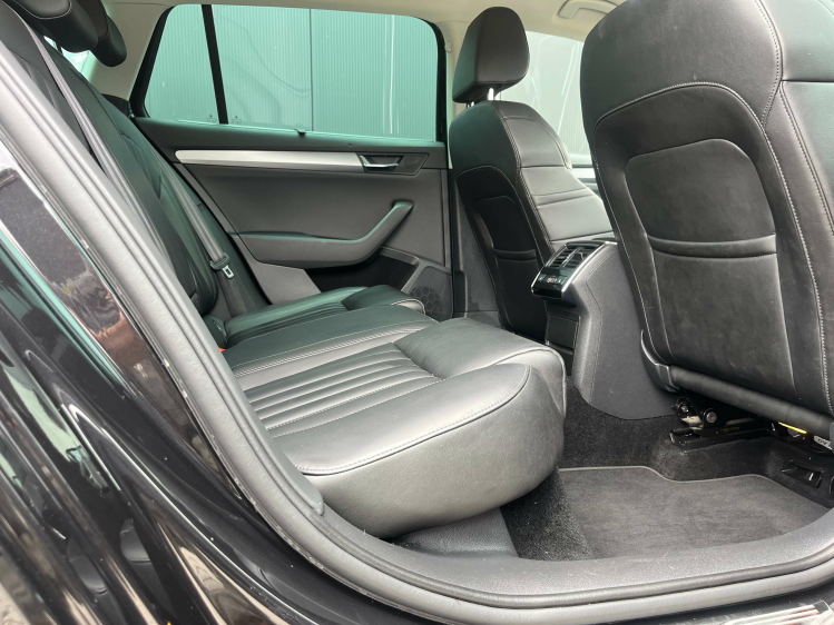 Skoda Superb 1.5 TSI DSG LED/Leder/Sportzetels/Camera/Carplay.. Leconte Motors