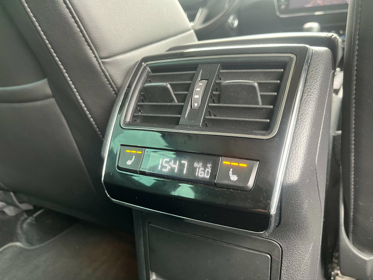 Skoda Superb 1.5 TSI DSG LED/Leder/Sportzetels/Camera/Carplay.. Leconte Motors