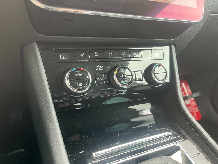 Skoda Superb 1.5 TSI DSG LED/Leder/Sportzetels/Camera/Carplay.. Leconte Motors