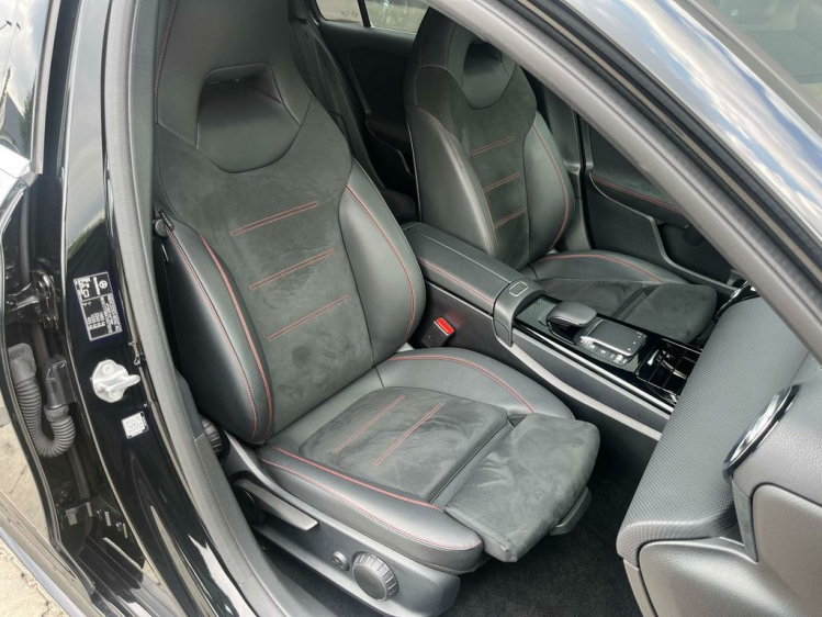 Mercedes-Benz A 180 DCT AMG-PACK Sfeerverlichting/LED/Camera/Burmester Leconte Motors