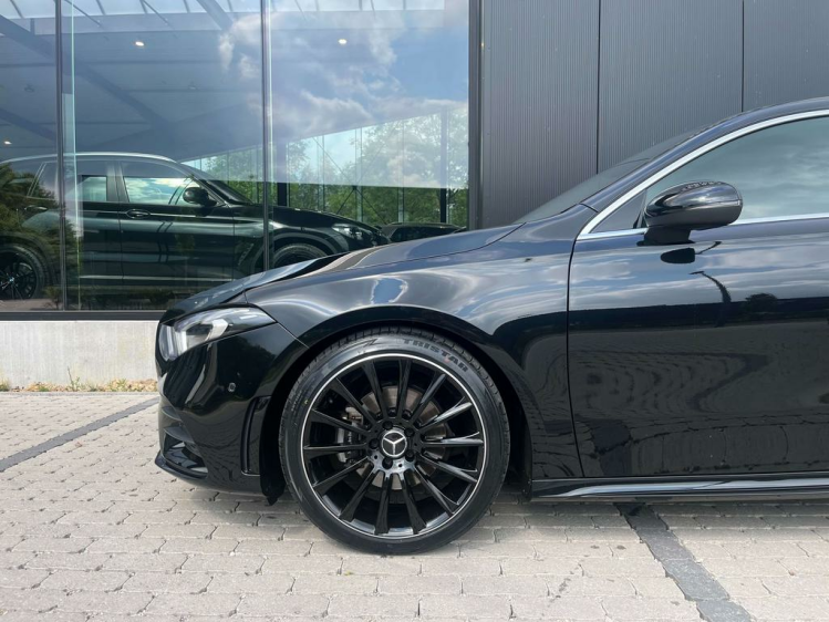 Mercedes-Benz A 180 DCT AMG-PACK Sfeerverlichting/LED/Camera/Burmester Leconte Motors