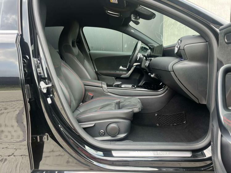 Mercedes-Benz A 180 DCT AMG-PACK Sfeerverlichting/LED/Camera/Burmester Leconte Motors