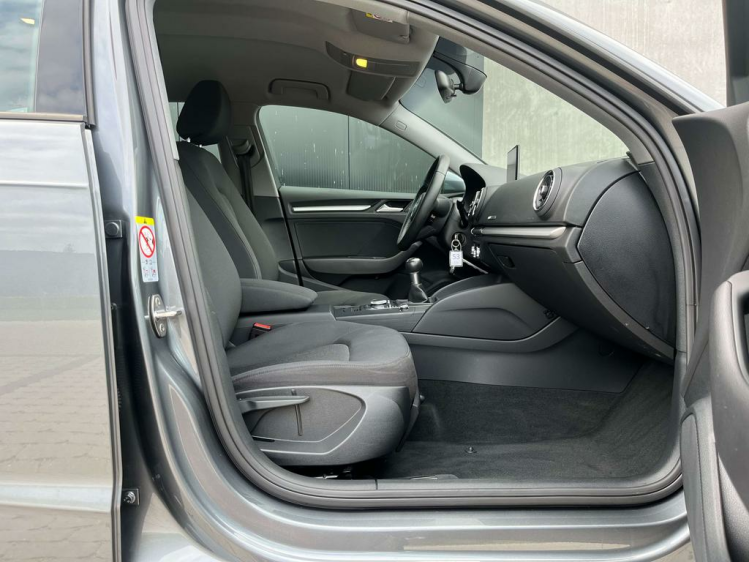 Audi A3 Sportback 30 TFSI Navigatie/Cruise/PDC/Bluetooth.. Leconte Motors