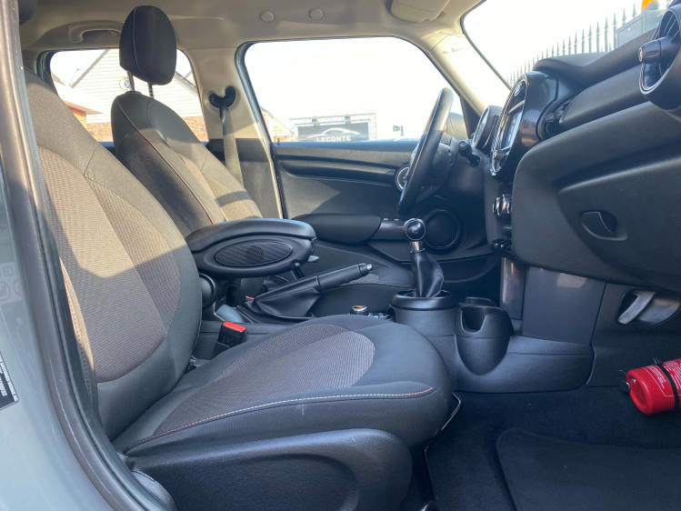 MINI One 1.5i Hatchback Navigatie/Cruise/PDC/USB/BLTH/Euro6 Leconte Motors