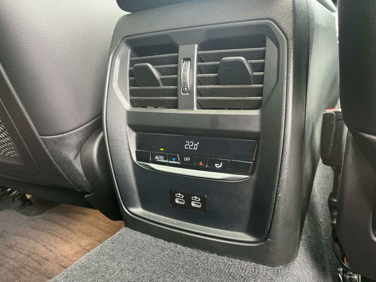 BMW 318 318iA M-Pack Widescreen/Schuifdak/HUD/Harman/CAM Leconte Motors