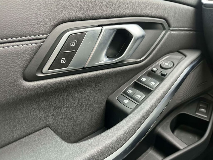 BMW 318 318iA M-Pack Widescreen/Schuifdak/HUD/Harman/CAM Leconte Motors