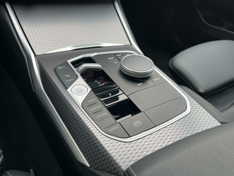 BMW 318 318iA M-Pack Widescreen/Schuifdak/HUD/Harman/CAM Leconte Motors