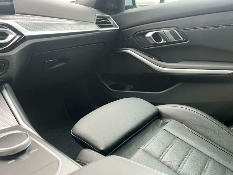 BMW 318 318iA M-Pack Widescreen/Schuifdak/HUD/Harman/CAM Leconte Motors