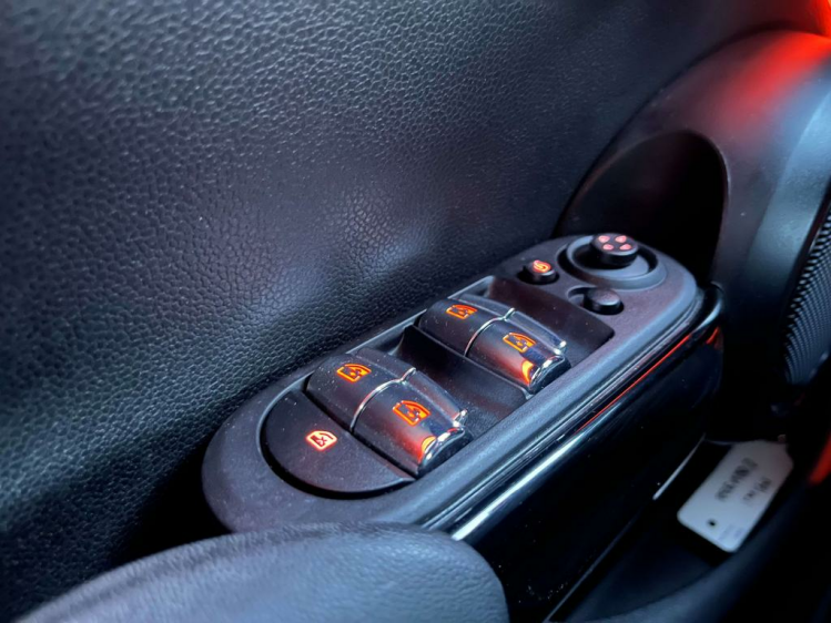 MINI One 1.5i Facelift 5-deurs Carplay/Gps/Sfeerverlichting Leconte Motors