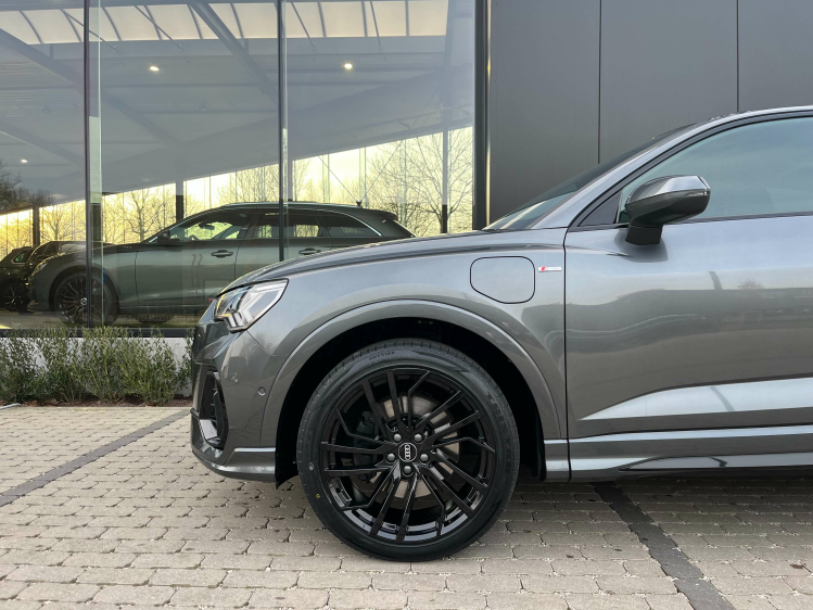 Audi Q3 45 TFSIe Sportback Hybride S-Line Full-LED/Leder.. Leconte Motors