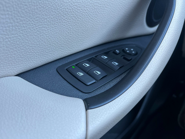 BMW X1 1.5iA xDrive25e Panodak/Sportzetels/Camera/HUD/... Leconte Motors