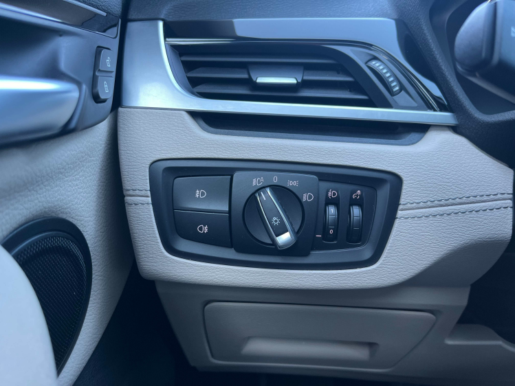 BMW X1 1.5iA xDrive25e Panodak/Sportzetels/Camera/HUD/... Leconte Motors