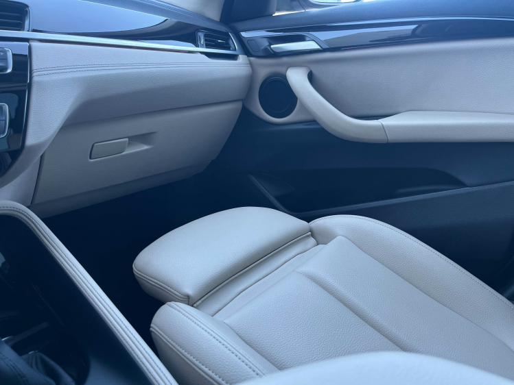 BMW X1 1.5iA xDrive25e Panodak/Sportzetels/Camera/HUD/... Leconte Motors