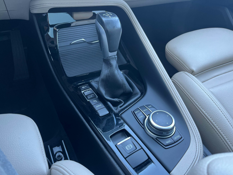 BMW X1 1.5iA xDrive25e Panodak/Sportzetels/Camera/HUD/... Leconte Motors