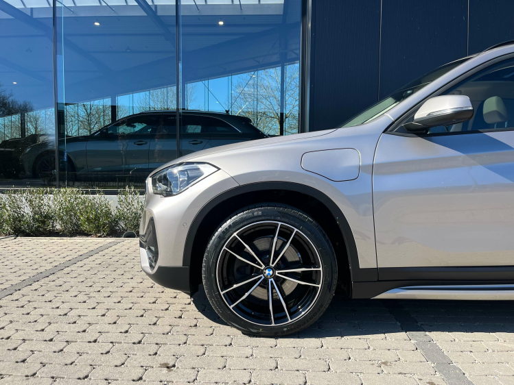 BMW X1 1.5iA xDrive25e Panodak/Sportzetels/Camera/HUD/... Leconte Motors
