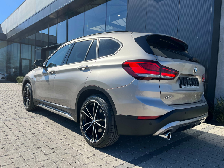 BMW X1 1.5iA xDrive25e Panodak/Sportzetels/Camera/HUD/... Leconte Motors