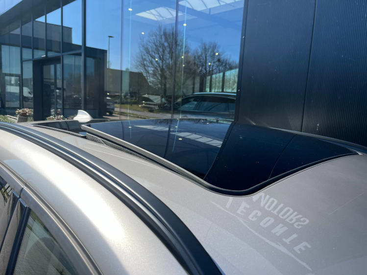 BMW X1 1.5iA xDrive25e Panodak/Sportzetels/Camera/HUD/... Leconte Motors