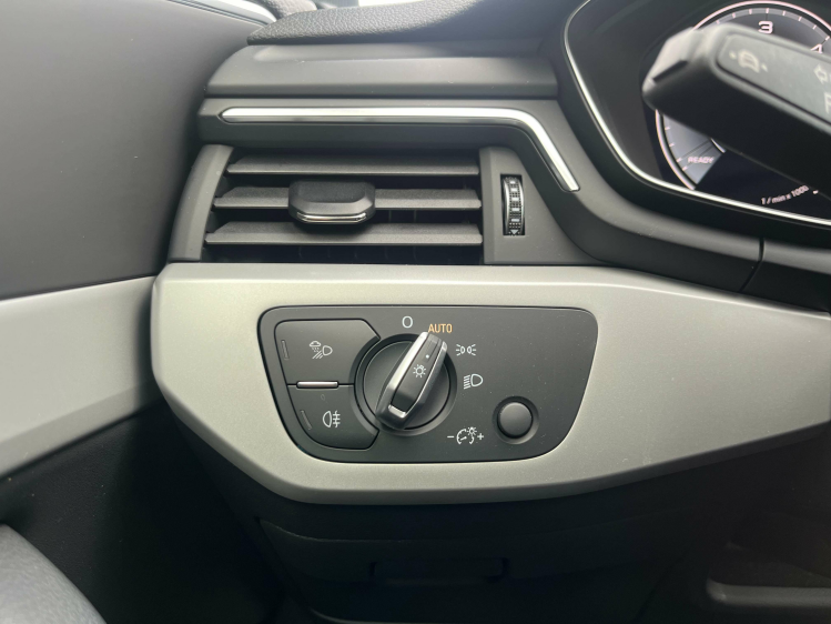 Audi A4 Avant 30 TDI Panodak/Leder/Carplay/Virtual/Camera Leconte Motors