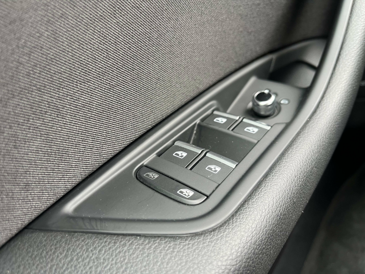 Audi A4 Avant 35 TFSI S tronic Navigatie/Cruise/PDC/BLTH.. Leconte Motors