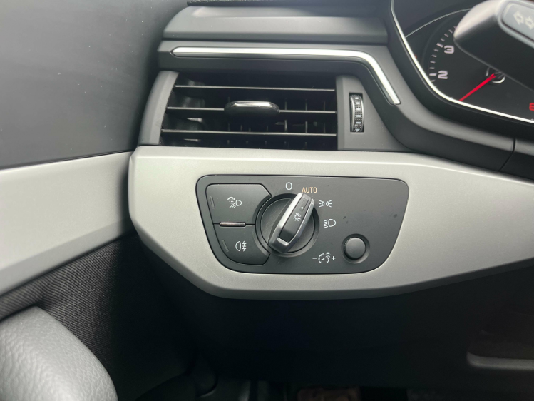 Audi A4 Avant 35 TFSI S tronic Navigatie/Cruise/PDC/BLTH.. Leconte Motors