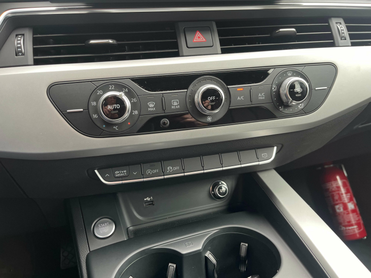 Audi A4 Avant 35 TFSI S tronic Navigatie/Cruise/PDC/BLTH.. Leconte Motors