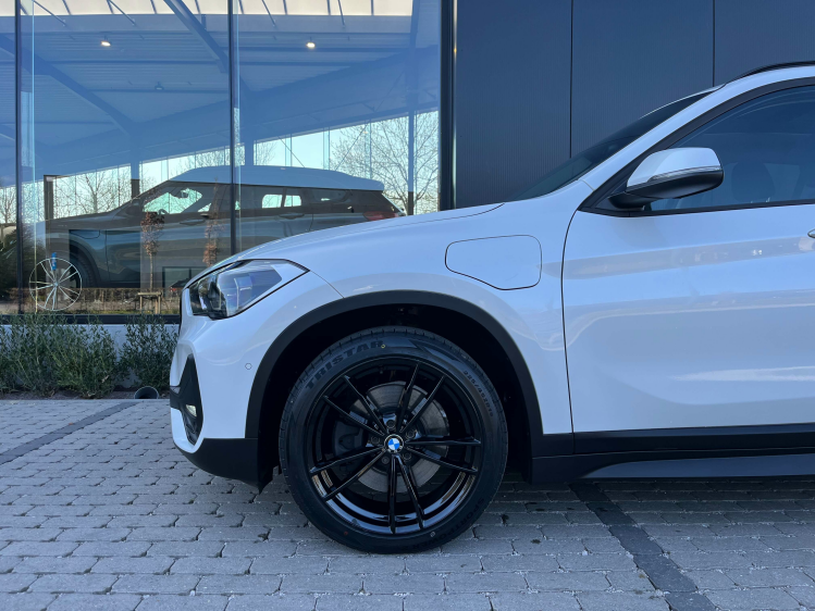 BMW X1 1.5iA xDrive25e Hybrid Panodak/Leder/Camera/HUD/.. Leconte Motors