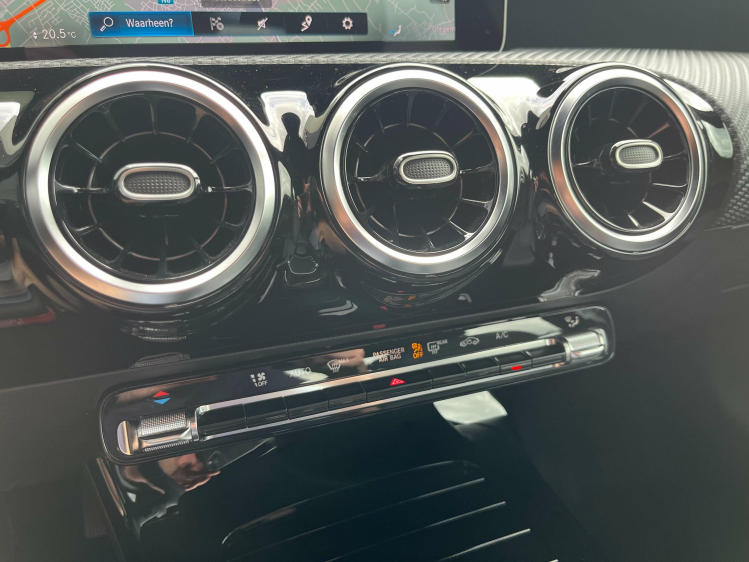 Mercedes-Benz A 180 Business iA DCT Sportzetels/Widescreen/Camera/GPS Leconte Motors