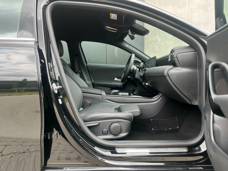 Mercedes-Benz A 180 Business iA DCT Sportzetels/Widescreen/Camera/GPS Leconte Motors