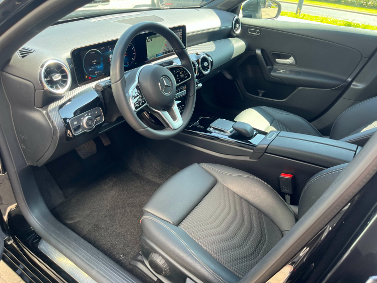 Mercedes-Benz A 180 iA DCT Full-LED/Leder/Widescreen/Carplay/Camera... Leconte Motors