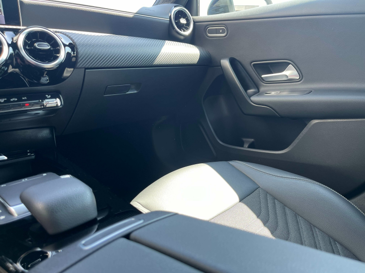 Mercedes-Benz A 180 iA DCT Full-LED/Leder/Widescreen/Carplay/Camera... Leconte Motors