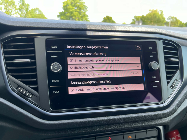 Volkswagen T-Roc 1.0 TSI Navigatie/Carplay/PDC/Zetelverwarming/...! Leconte Motors