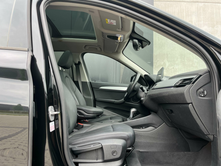 BMW X1 X1 xDrive25e Panodak/Carplay/Leder/Sfeerverlichtin Leconte Motors
