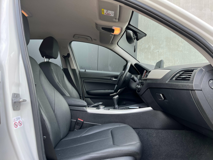 BMW 116 116i Hatchback Navigatie/Leder/Cruise/PDC/BLTH...! Leconte Motors