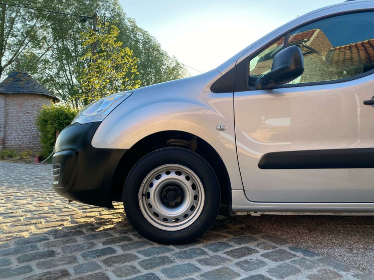 Citroen Berlingo 1.6HDI Lichte Vracht 3-zit 31.000km Gps/Trekhaak! Leconte Motors