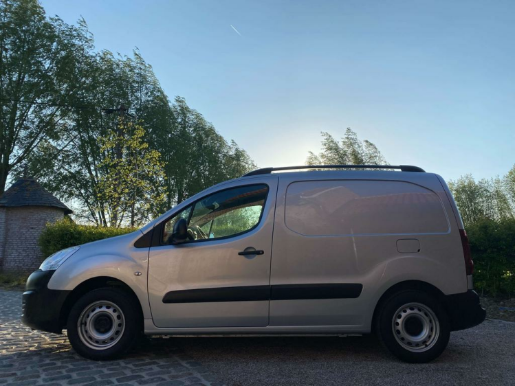 Citroen Berlingo 1.6HDI Lichte Vracht 3-zit 31.000km Gps/Trekhaak! Leconte Motors