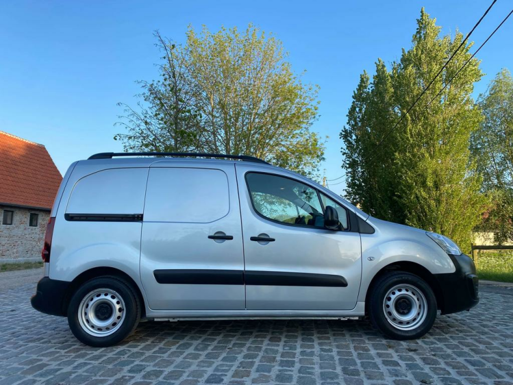 Citroen Berlingo 1.6HDI Lichte Vracht 3-zit 31.000km Gps/Trekhaak! Leconte Motors