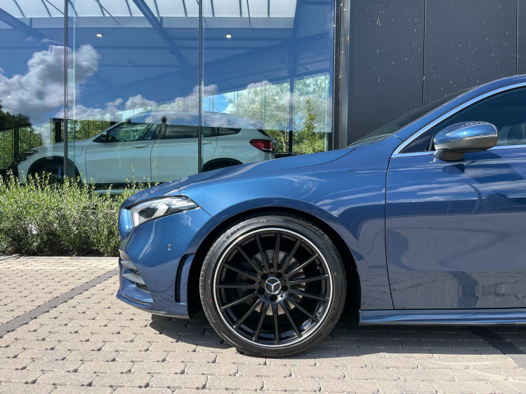 Mercedes-Benz A 180 A 180iA DCT AMG-Pack Panodak/HUD/Camera/Leder/...! Leconte Motors