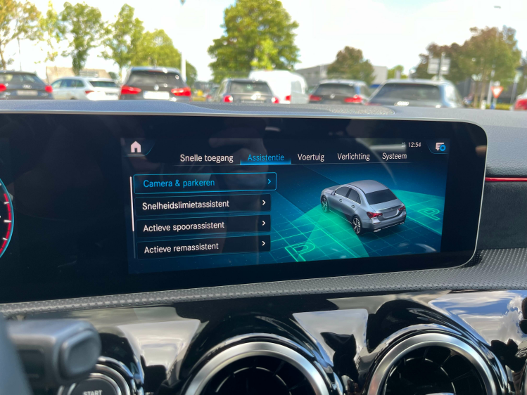 Mercedes-Benz A 180 A 180iA DCT AMG-Pack Panodak/HUD/Camera/Leder/...! Leconte Motors