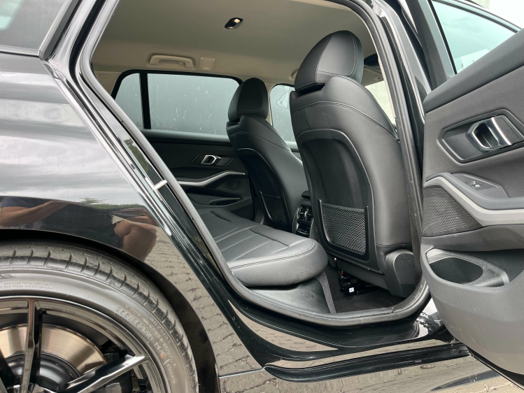 BMW 320 320e Touring Hybrid Facelift Widescreen/Sporzetels Leconte Motors