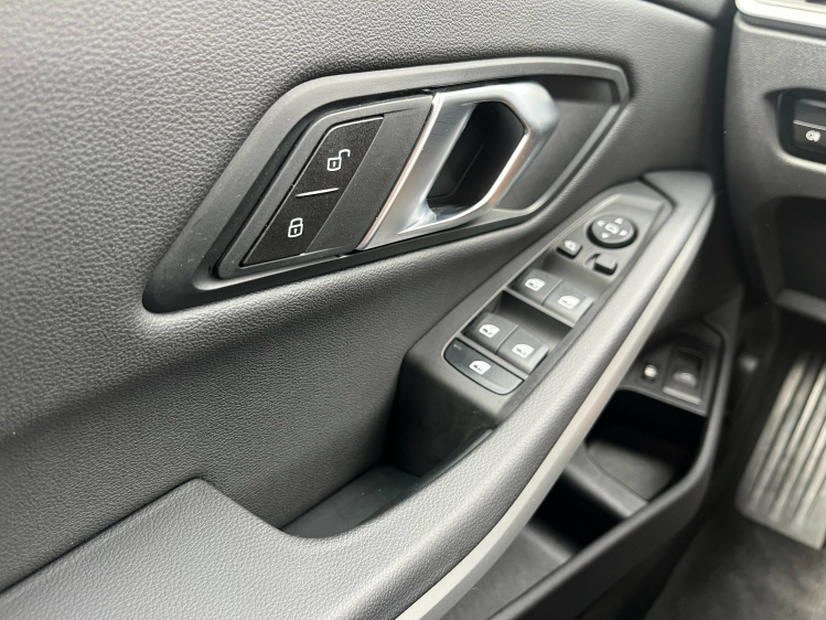 BMW 320 320e Touring Hybrid Facelift Widescreen/Sporzetels Leconte Motors