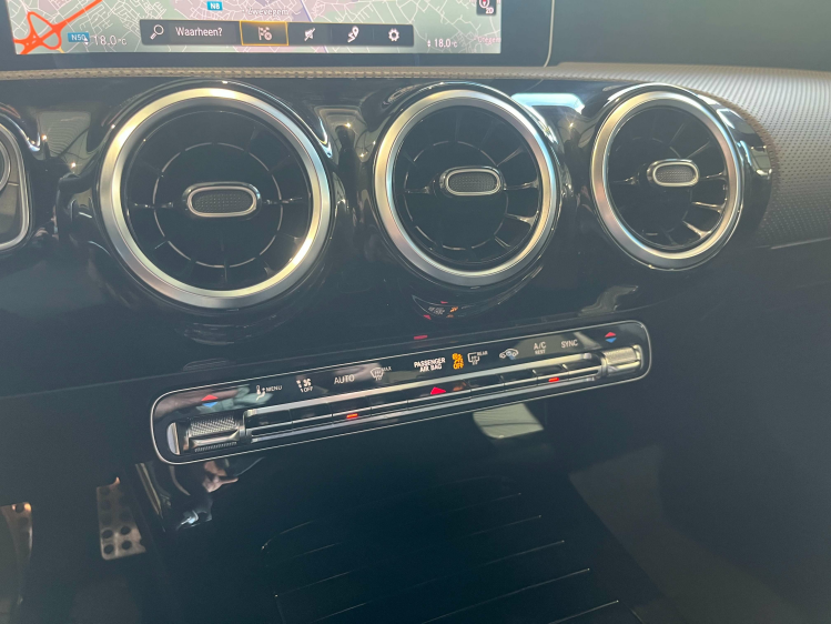 Mercedes-Benz A 180 A 180 dA DCT AMG Line LED/Widescreen/Camera/...!! Leconte Motors