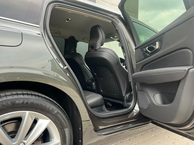 Volvo V60 V60 B3 Geartronic Momentum Pro Leder/Camera/Carply Leconte Motors