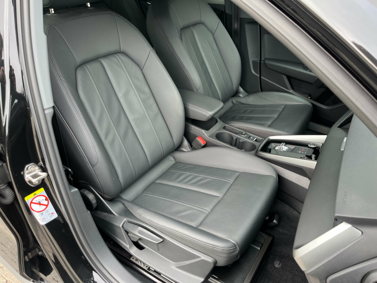 Audi A3 A3 30 TFSI S-Tronic Berline S-Line Leder/Carplay!! Leconte Motors