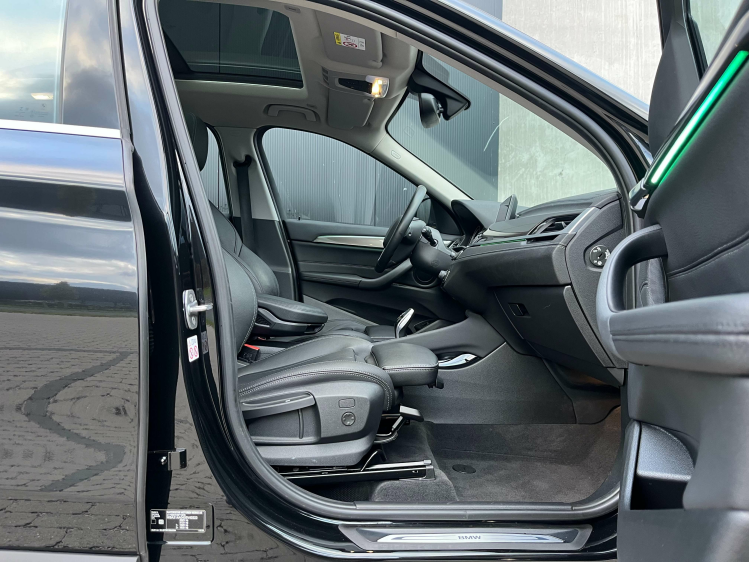 BMW X1 X1 sDrive18iA X-Line LED/Panodak/Leder/Sportzetels Leconte Motors