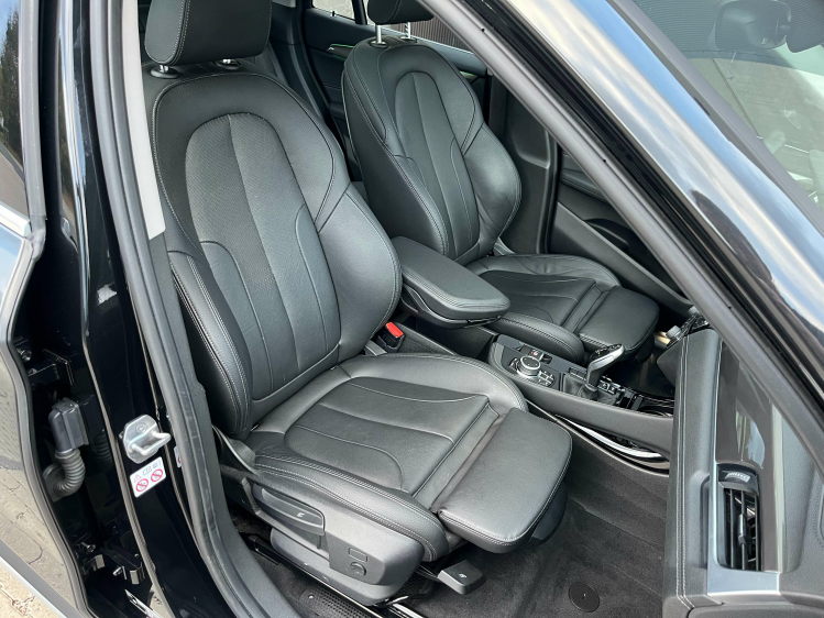 BMW X1 X1 sDrive18iA X-Line LED/Panodak/Leder/Sportzetels Leconte Motors