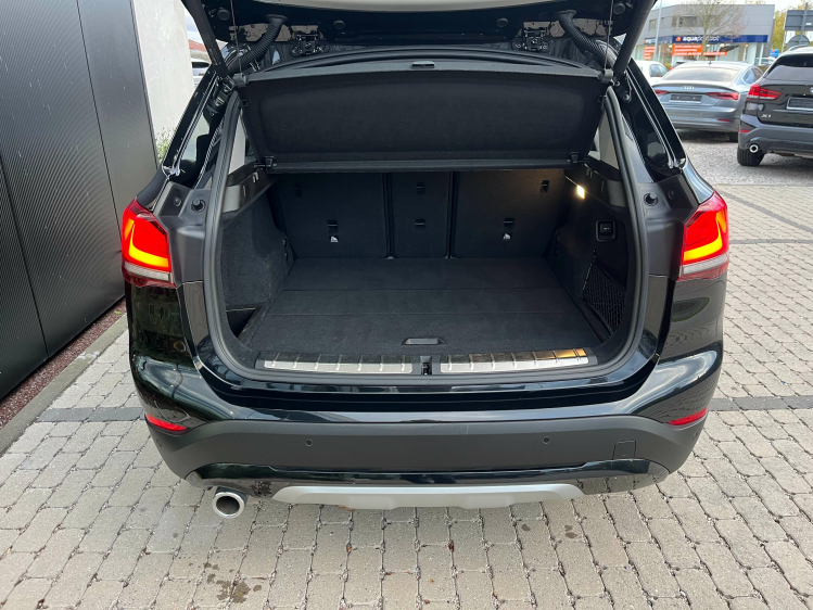 BMW X1 X1 sDrive18iA X-Line LED/Panodak/Leder/Sportzetels Leconte Motors